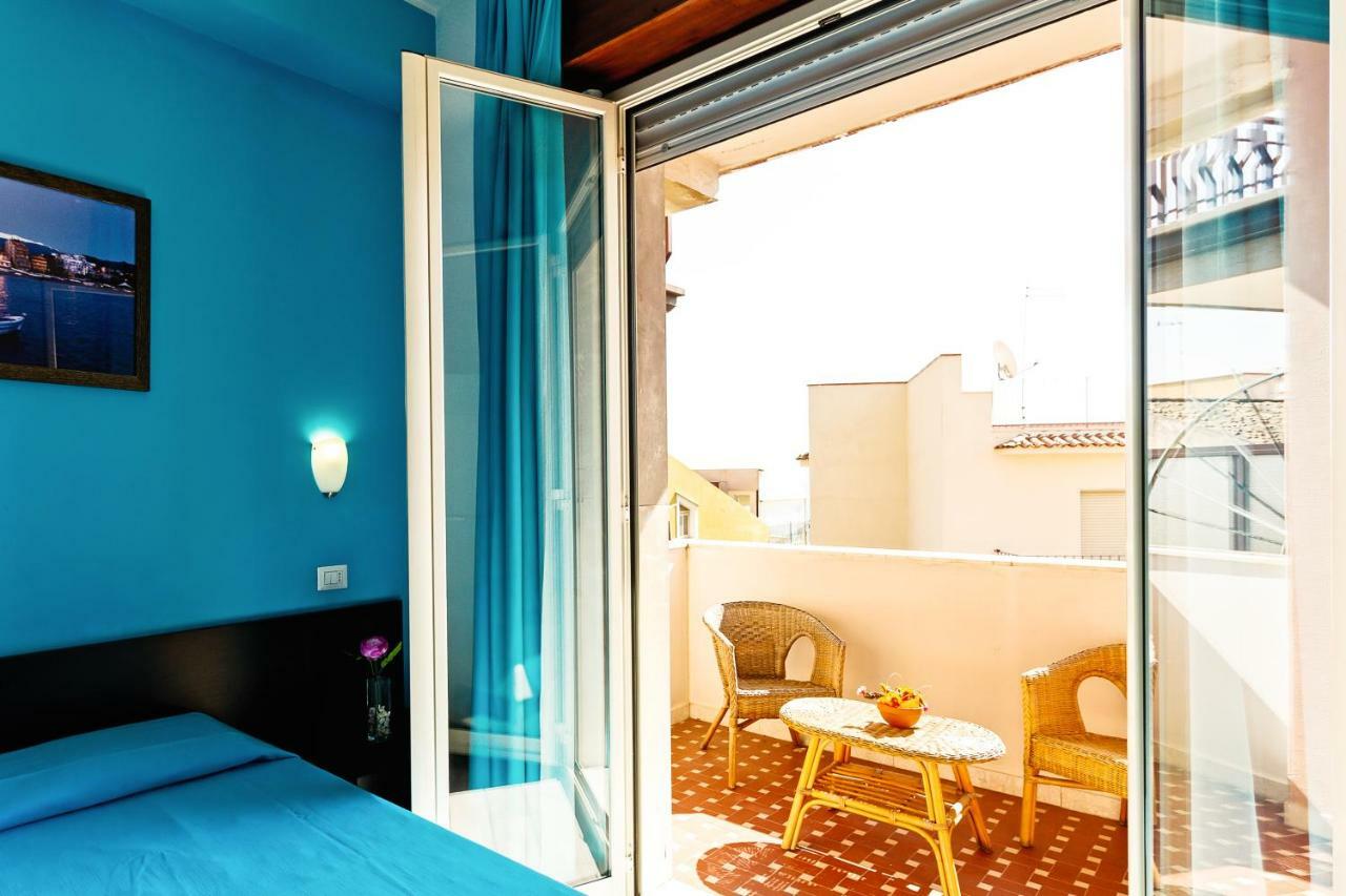 Seaview Terrace Sunny Apartment Giardini Naxos Esterno foto